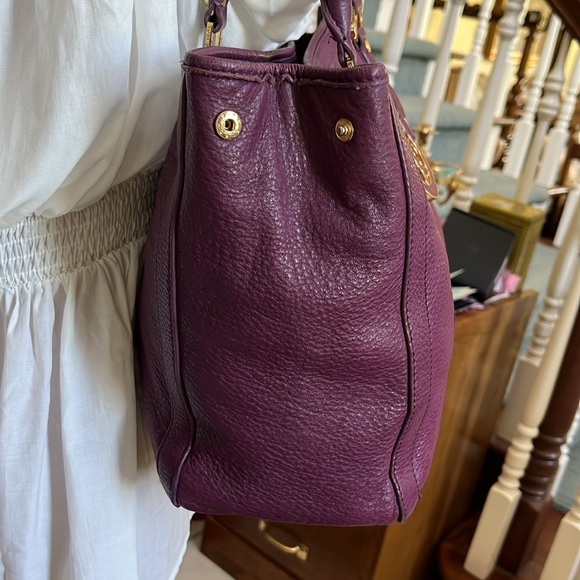 Tory Burch  purple leather shoulder bag  satchel 2 exterior pockets  Goldtone HW - Picture 6 of 17